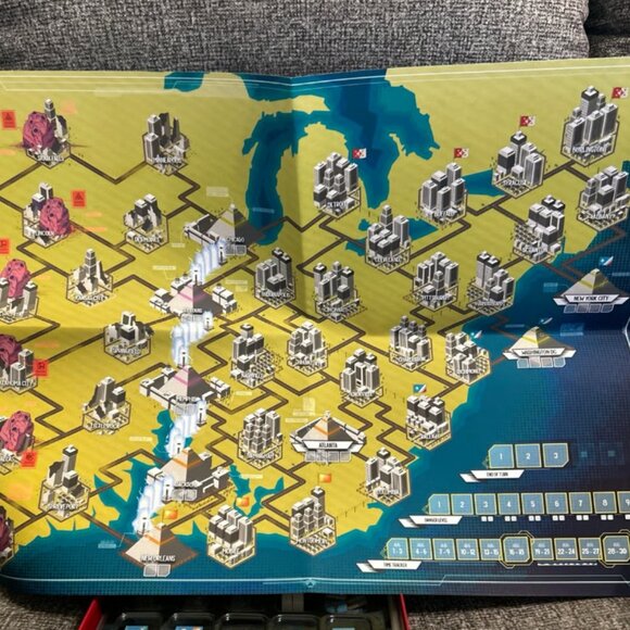 HAS ALL PIECES Ginormopod 2050 AD Attack of the Giant Bug Monsters - Picture 5 of 5